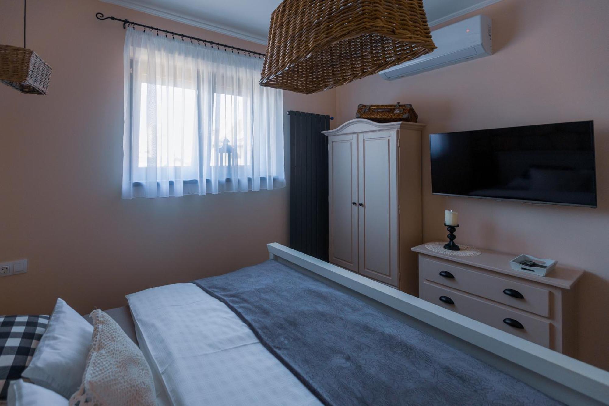 Bab-Lak Apartman Кишварда Екстериор снимка